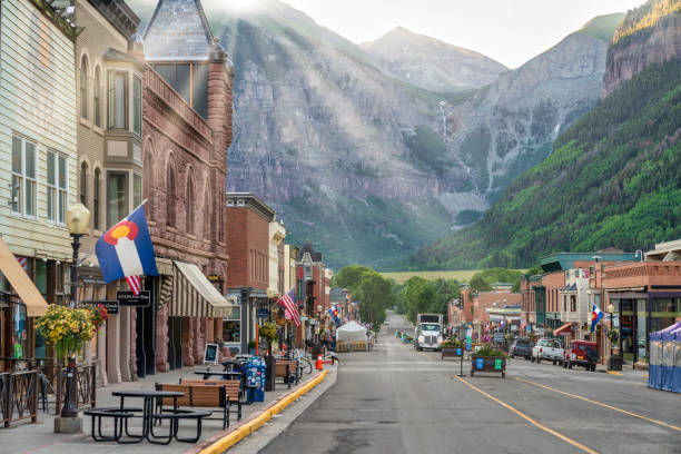 centro storico di telluride, colorado - stati uniti centro foto e immagini stock