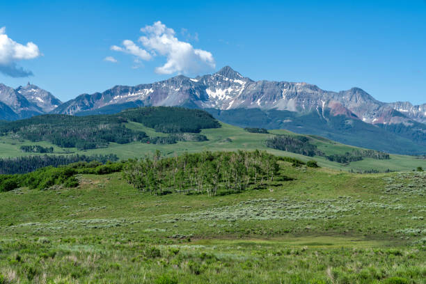 istock Beautiful mountain scenery in Colorado 1329400225
