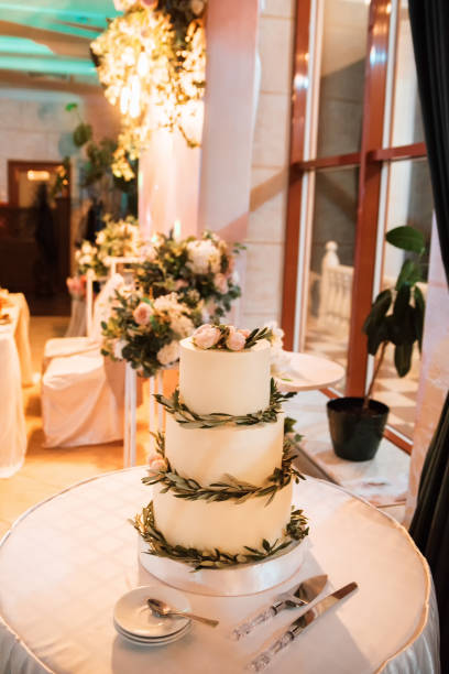 istock Wedding decor in a restaurant, the wedding cake on the table 1329407736