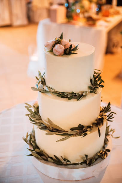 istock Wedding decor in a restaurant, the wedding cake on the table 1329407958