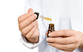 medizinflasche-in-der-hand.jpg?b=1&s=170x170&k=20&c=BJNQqPA1zifb1gfaiwz6ZAlH1oeCspiQc0QvAaxGiBE=