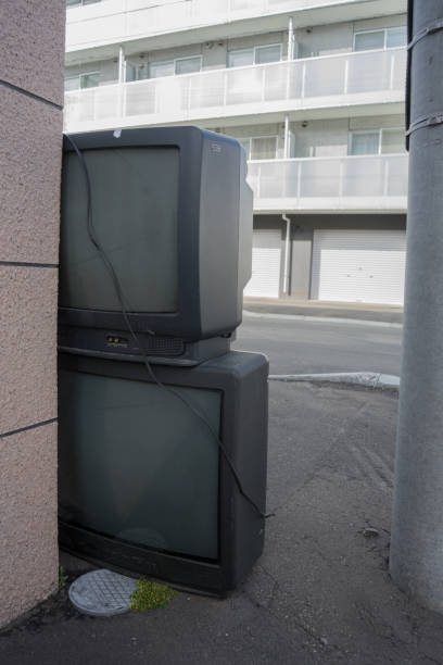 istock Blanc tube TV to be discarded 1329427887