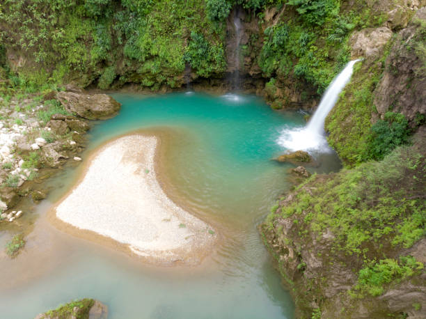 nice waterfall in moc chau province northern vietnam - length south high up climate imagens e fotografias de stock