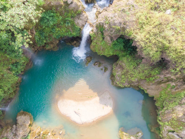 nice waterfall in moc chau province northern vietnam - length south high up climate imagens e fotografias de stock