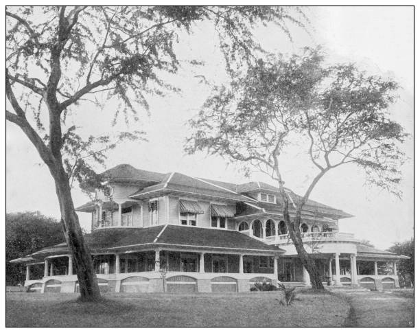 starožitná černobílá fotografie: hotel ve waialua, oahu, havaj - havaj fotky stock ilustrace