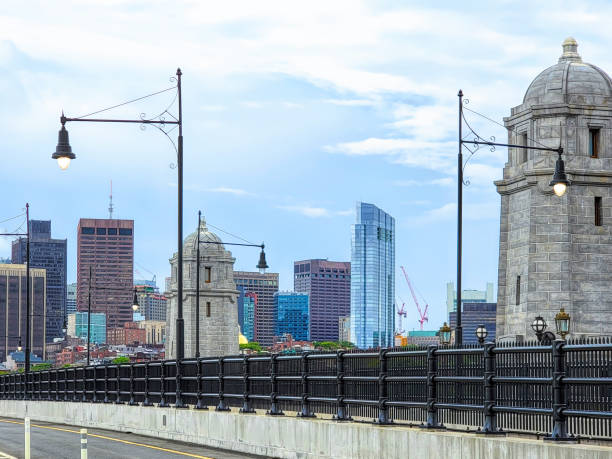 boston - longfellow bridge łączy beacon hill z kendall square - boston charles river cambridge skyline zdjęcia i obrazy z banku zdjęć