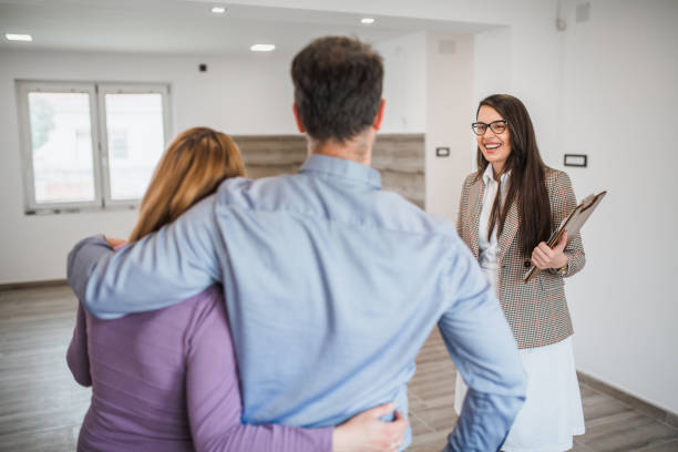 istock Couple and real estate agent 1329532762