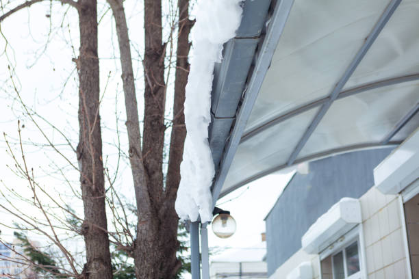 istock Snow hangs from the roof. Danger of collapse 1329561180