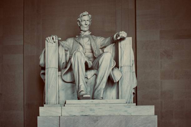 istock Abraham Lincoln - Washington DC Memorial 1329571178