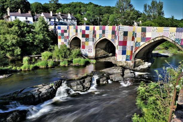 llangollen bridges not walls - dee river river denbighshire wales imagens e fotografias de stock