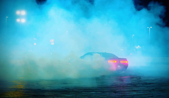 Dodge Challenger Burnout Stock Photo - Download Image Now - Hot Rod Car,  Dusk, Performance - iStock