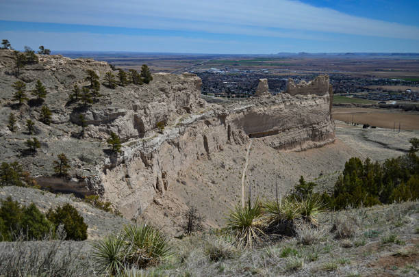 скоттс блафф и геринг, небраска - nebraska the oregon trail covered wagon landscape стоковые фото и изображения