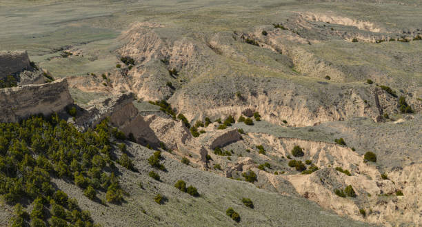 вид с норт-оверлук, национальный памятник скоттс-блафф - nebraska the oregon trail covered wagon landscape стоковые фото и изображения