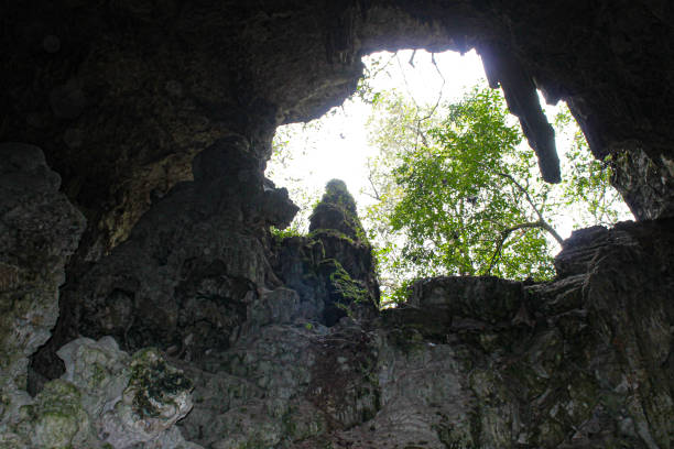 空への洞窟 - cave canyon rock eroded ストックフォトと画像