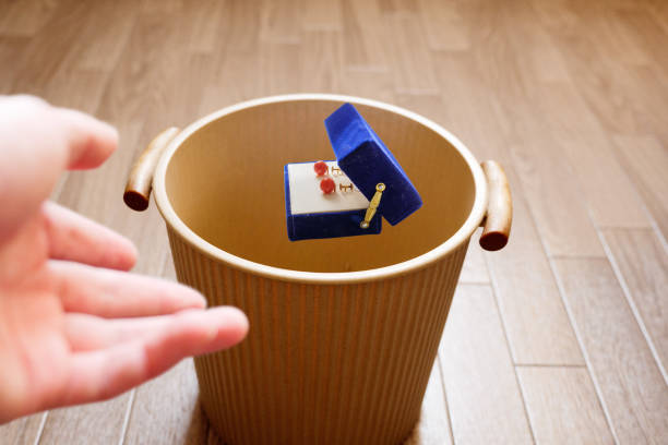 istock Throw unnecessary earrings together with the case into the trash can 1329603276