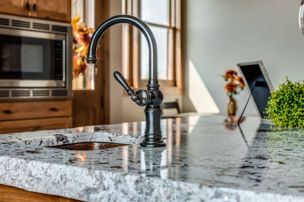 istock Black single handle faucet in kitchen 1329624822