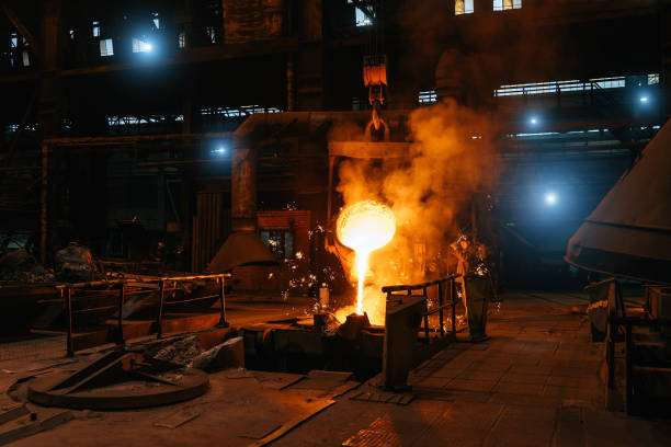 Pouring of liquid molten metal in furnace. Steel casting process in foundry. Metallurgy manufacturing heavy industry Pouring of liquid molten metal in furnace. Steel casting process in foundry. Metallurgy manufacturing heavy industry. Furnace stock pictures, royalty-free photos & images