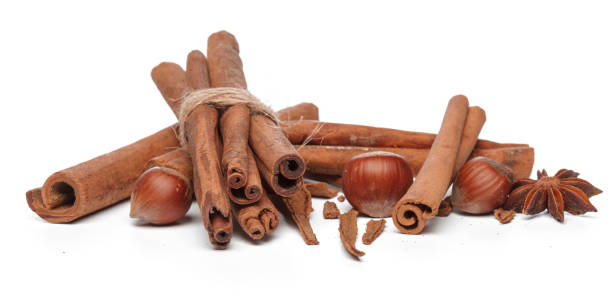 cinnamon sticks isoliert auf weißem hintergrund - star anise stock-fotos und bilder