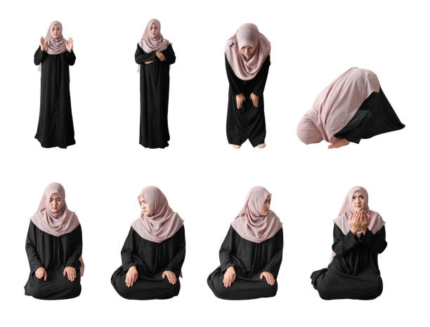 guía de la oración musulmana árabe a allah aislado sobre fondo blanco - alquibla fotos fotografías e imágenes de stock