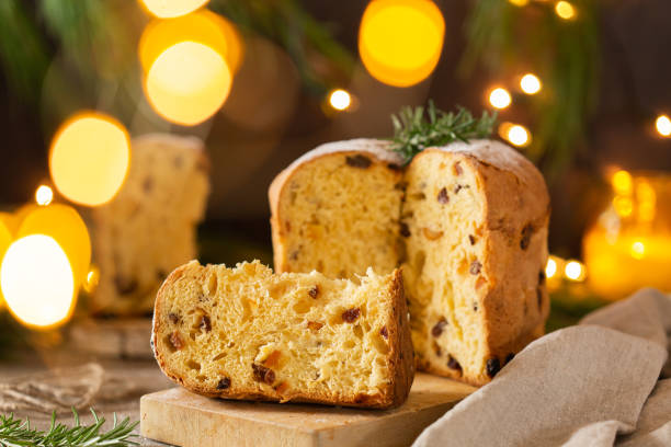 traditional italian christmas cake panettone with festive decorations - fruitcake cake fruit dessert imagens e fotografias de stock