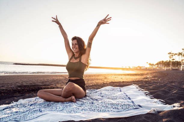 happy carefree beautiful woman enjoying sunset evening on the sandy beach, having fun, smiling - women hawaii islands beach beauty in nature imagens e fotografias de stock