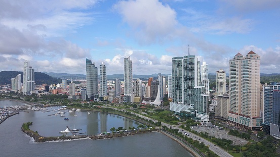 Pictures of Cinta costera of Panama that show the skyline and the bay