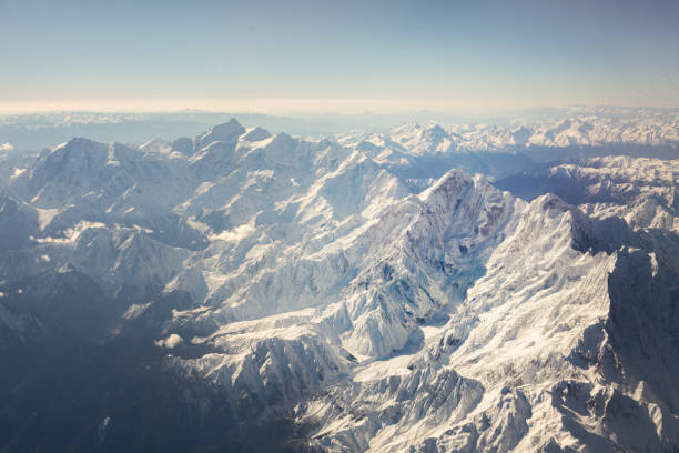 vista aérea do himalaia, montanha namcha barwa - himalayas mountain aerial view mountain peak - fotografias e filmes do acervo