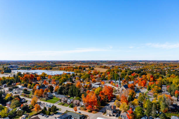 aerial downtown fergus und grand river in wellington county, fergus, kanada - wellington ontario stock-fotos und bilder