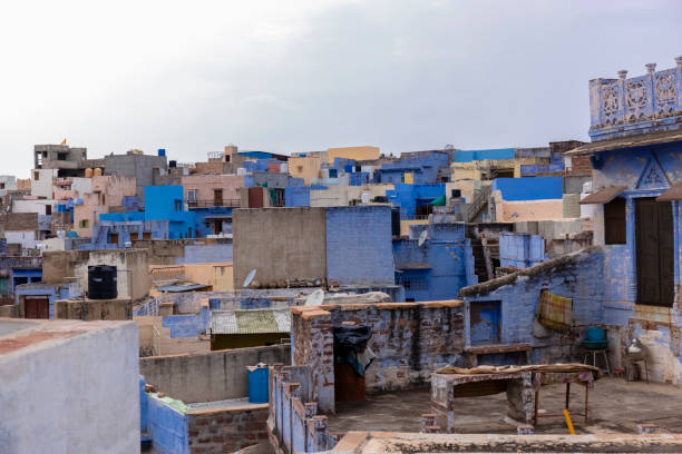 синий вид на город с крыши - business traditional culture journey india стоковые фото и изображения