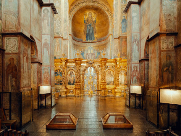 interno della cattedrale di santa sofia - kiev, ucraina - kyiv orthodox church dome monastery foto e immagini stock