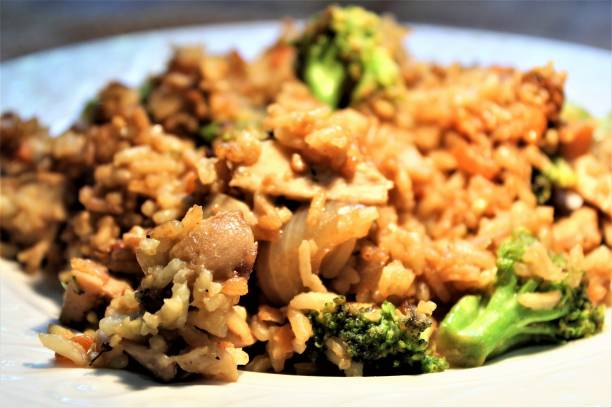 Best Delicious Food Photos - Wonderful Close Up Chicken & Rice Plate - I Enjoy My Chicken and Broccoli Dinner - Chicken - Broccoli - Seasoned Rice - Delicious Meals for the Whole Family - Gorgeous Backgrounds for Website, Food Blogs, or Advertising - Food Art - Oriental Meal - Chinese Take Out Food Photographs - Meat and Vegetables with Rice - Fast Food is Served fotografía libre de derechos - arte de comida atractiva - primer plano de delicioso pollo, brócoli y plato de arroz - maravillosas imágenes del menú - comida china favorita para llevar - maravillosos platos de arroz oriental - mejor pollo y plato de br