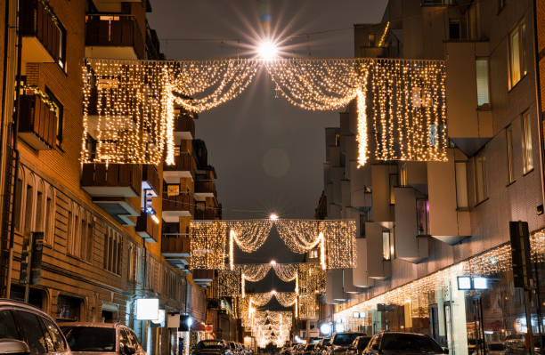 paisagem urbana de gotemburgo à noite, dezembro - gothenburg city urban scene illuminated - fotografias e filmes do acervo