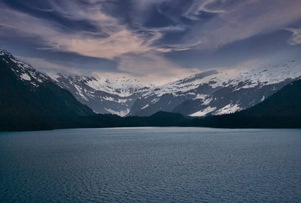 lodowiec w: college fjord - alaska cruise iceberg water zdjęcia i obrazy z banku zdjęć