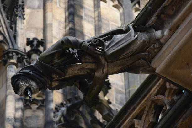 가르고일, 세인트 비투스 대성당에서 좌측 을 마주하고 있다 - cathedral close up gargoyle prague 뉴스 사진 이미지