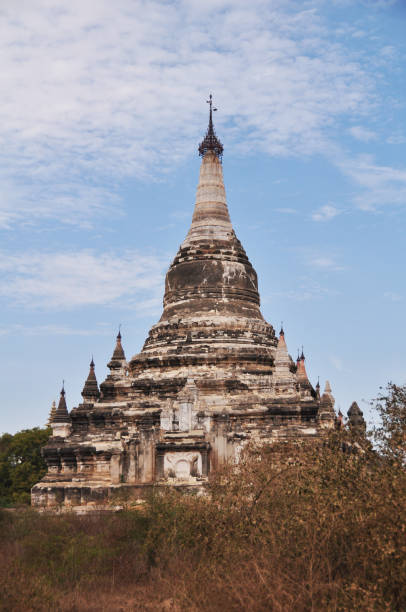 thatbyinnyu phaya pagode paya temple chedi à bagan ou patrimoine païen ville antique dans la région de mandalay, myanmar ou birmanie - paya photos et images de collection