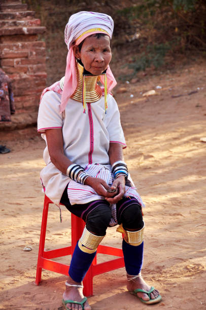 Kayan Lahwi woman ethnic groups of Kayah State of Karen people wear the brass neck rings in Long neck village Kayan Lahwi woman ethnic groups of Kayah State of Karen people wear the brass neck rings in Long neck village for travelers travel at Bagan or Pagan on February 3, 2013 in Mandalay, Myanmar or Burma kayan neck rings stock pictures, royalty-free photos & images