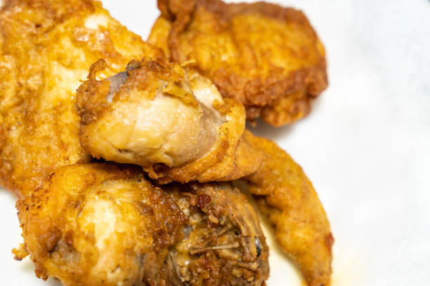 фото жареной курицы, которая выглядит вкусно. изображение высококалорийной пищи. - 2657 стоковые фото и изображения