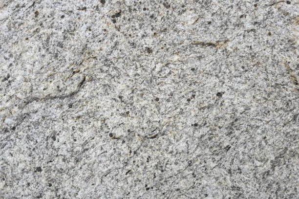 nero con strisce grigie e marroni su sfondo bianco - granite foto e immagini stock