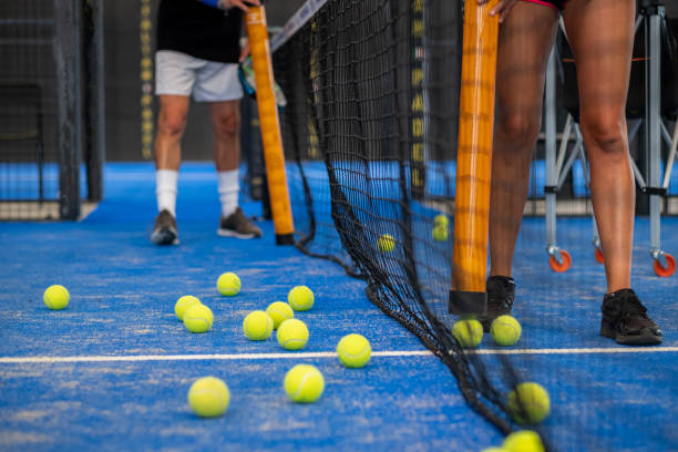 パドルやテニスコートでボールを集める人 - tennis indoors women court ストックフォトと画像