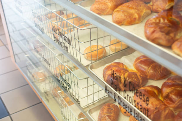 bagel display - gourmet pastry bread horizontal imagens e fotografias de stock