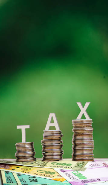 concetto fiscale - focus on foreground tax close up finance foto e immagini stock