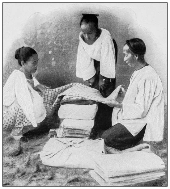 istock Antique black and white photograph: Chinese vendor bargaining with Tagalog women, Philippines 1330175363