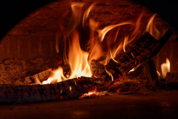 istock Forno a legna - pizza stone oven 1330191701