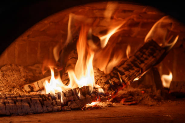 istock Forno a legna - pizza stone oven 1330191775