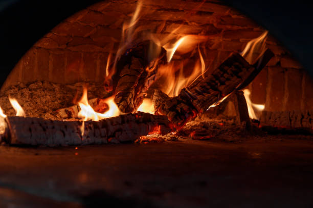 istock Forno a legna - pizza stone oven 1330191895