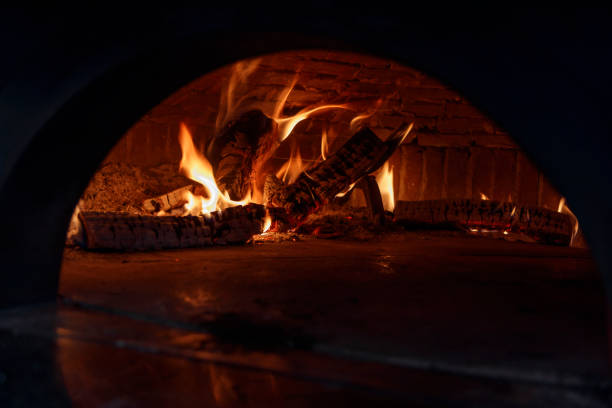 istock Forno a legna - pizza stone oven 1330191908