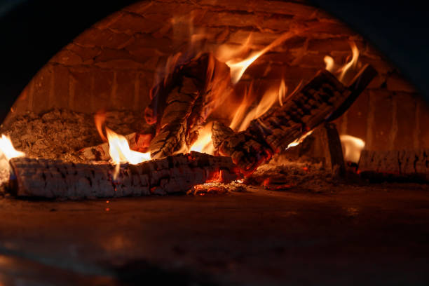 istock Forno a legna - pizza stone oven 1330191909