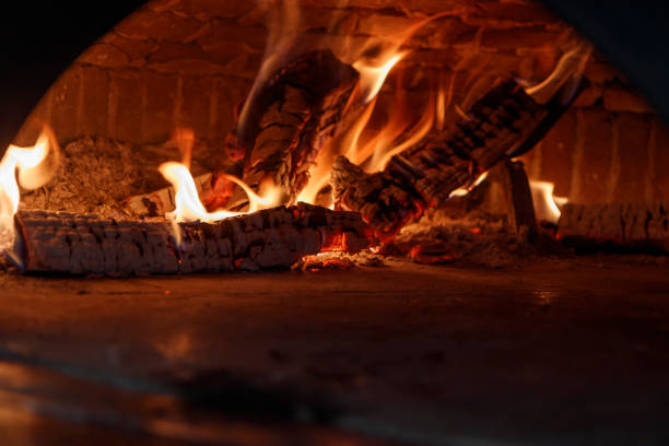 istock Forno a legna - pizza stone oven 1330191933
