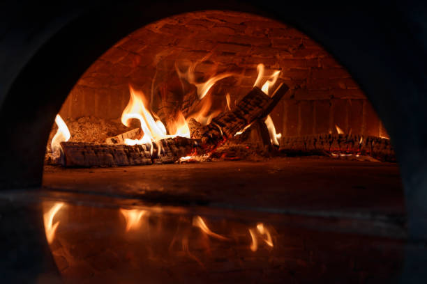 istock Forno a legna - pizza stone oven 1330191934