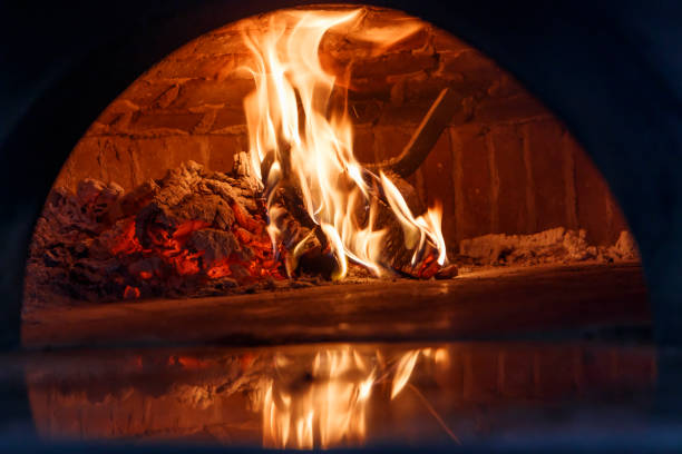 istock Forno a legna - pizza stone oven 1330192055